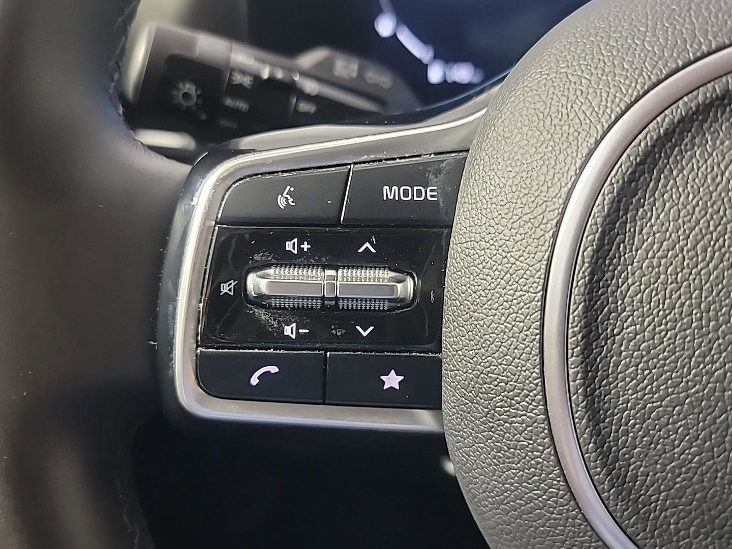 Used 2024 Kia Carnival SX image 30