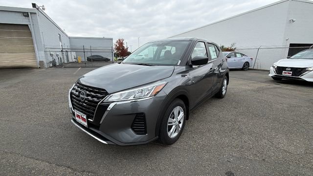 New 2025 Nissan Kicks Play S image 1