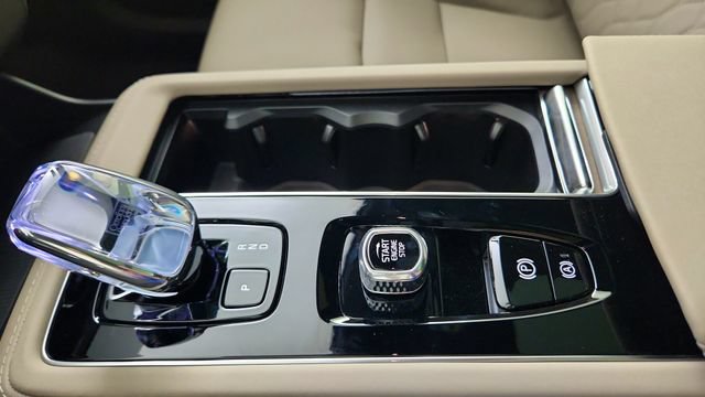 New 2026 Volvo XC90 T8 Plus w/ Protection Package AWD/4WD image 17