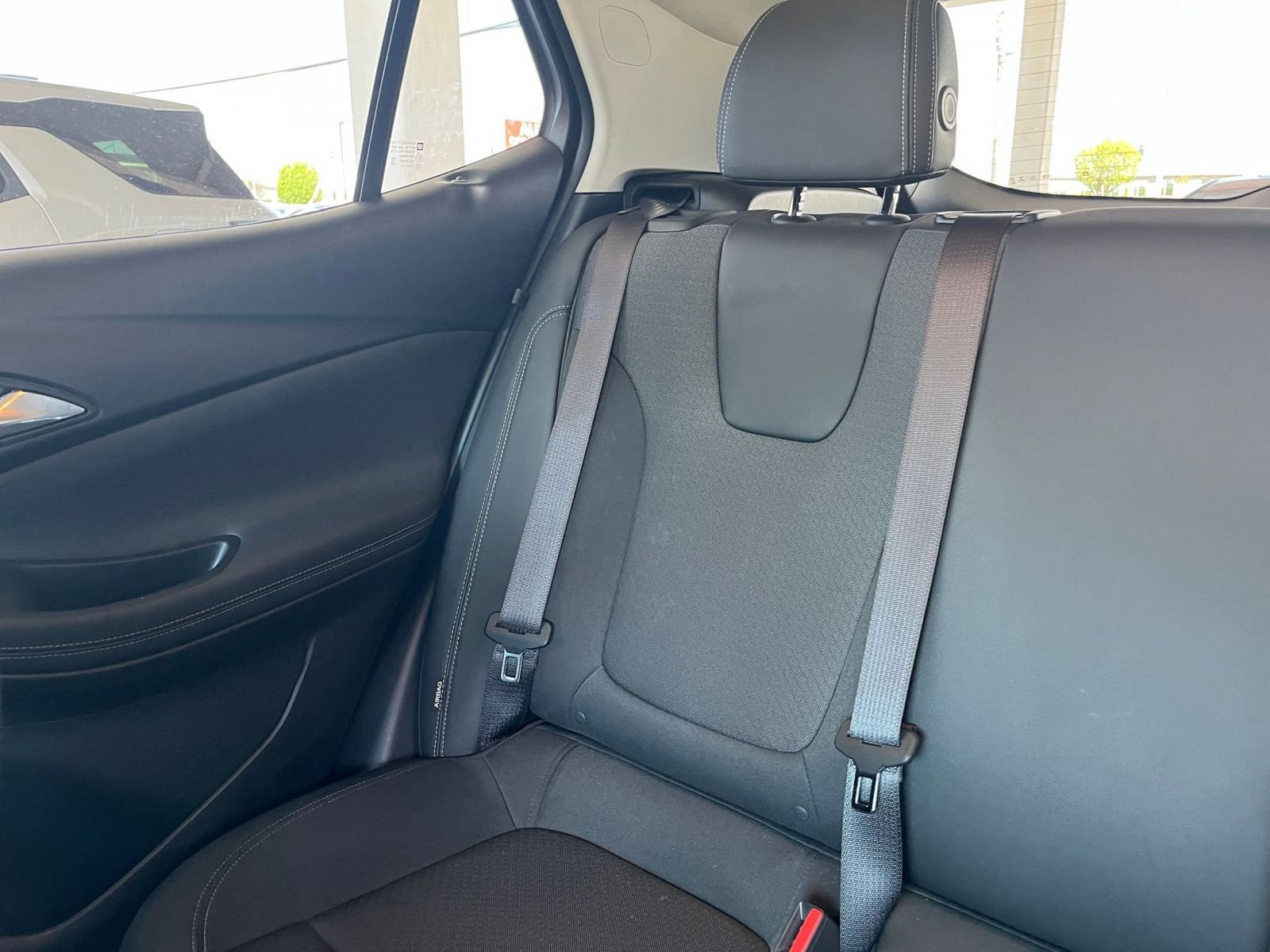 Used 2025 Buick Encore GX Preferred image 38