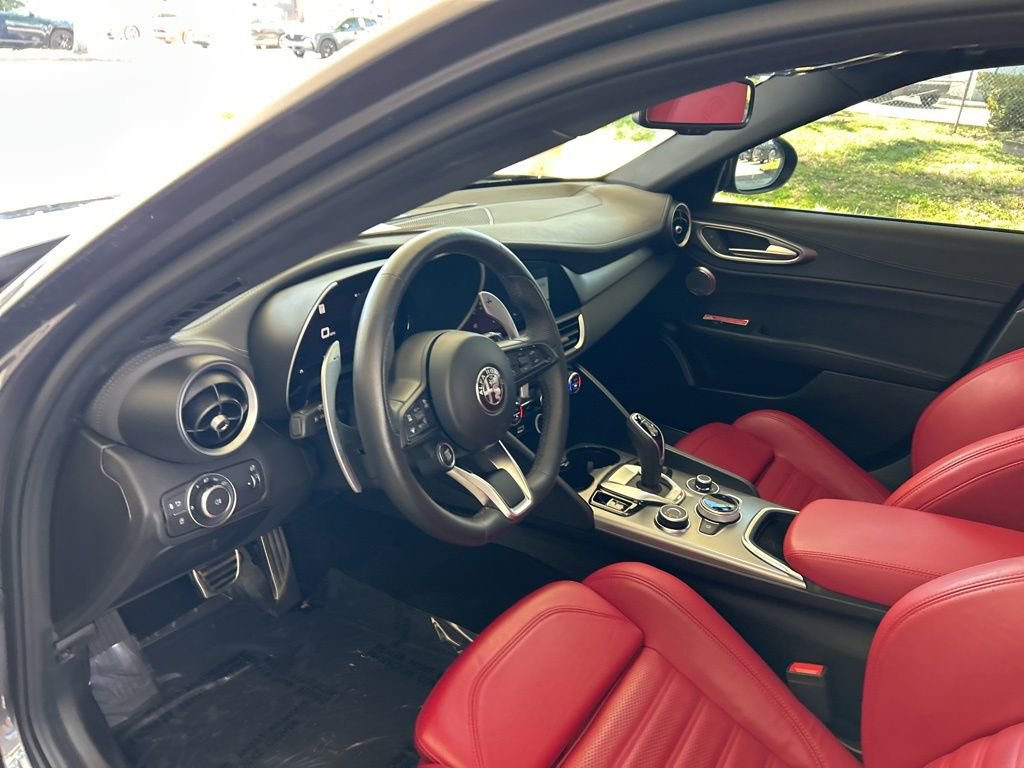 Used 2024 Alfa Romeo Giulia Veloce AWD/4WD image 6