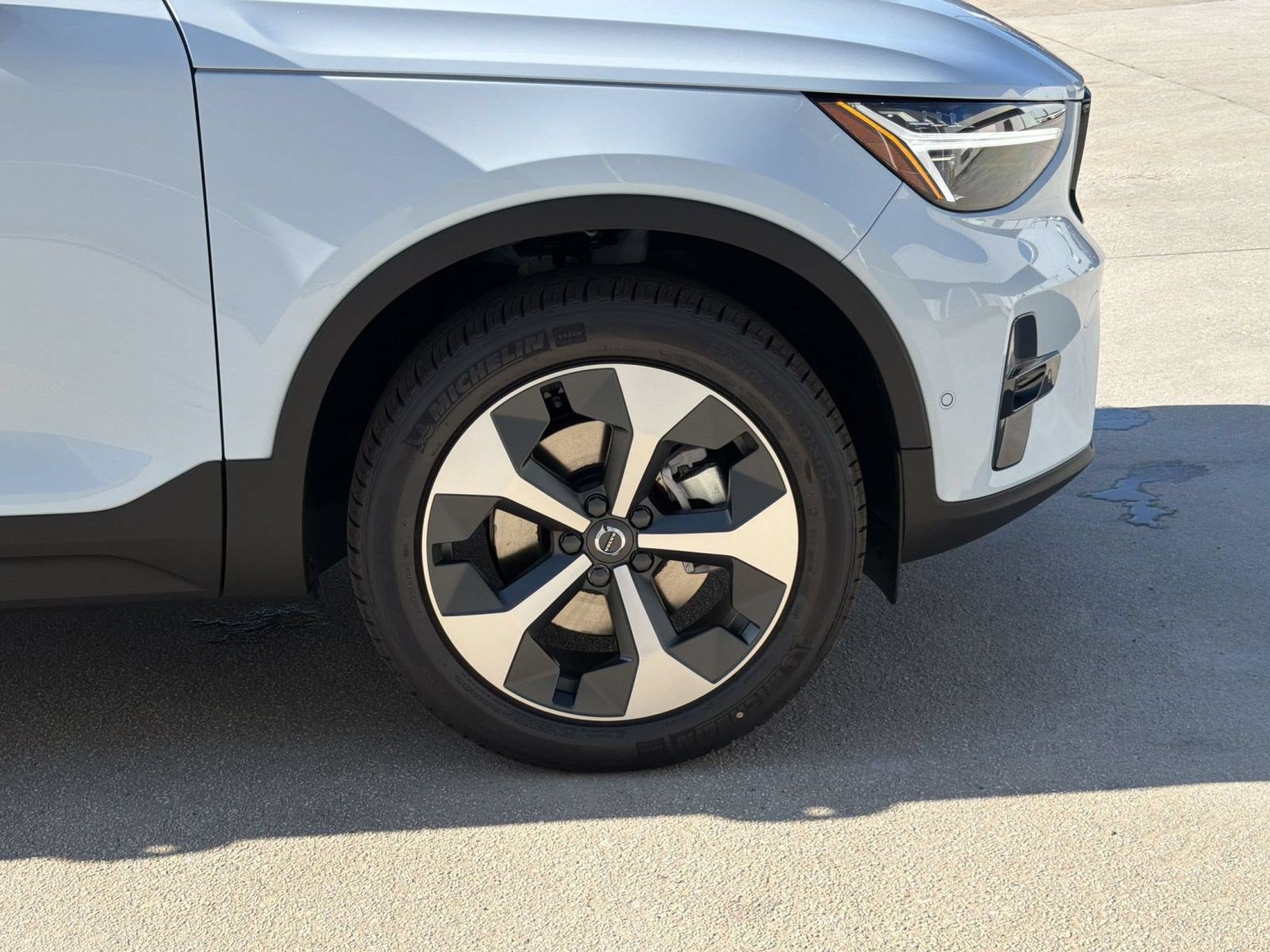New 2026 Volvo XC40 B5 Plus w/ Protection Package Premier AWD/4WD image 11