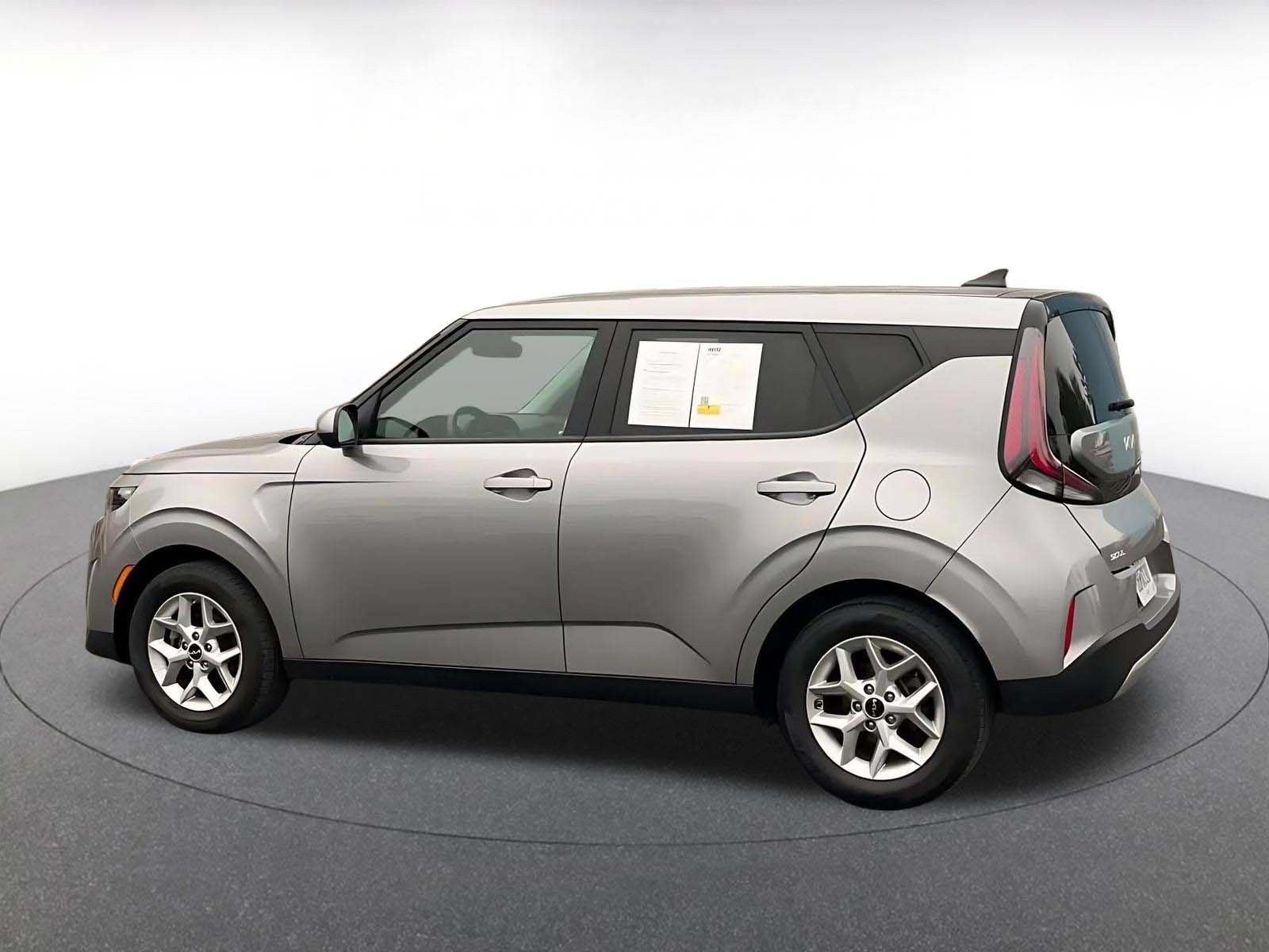 Used 2025 Kia Soul LX w/ LX Technology Package FWD image 8