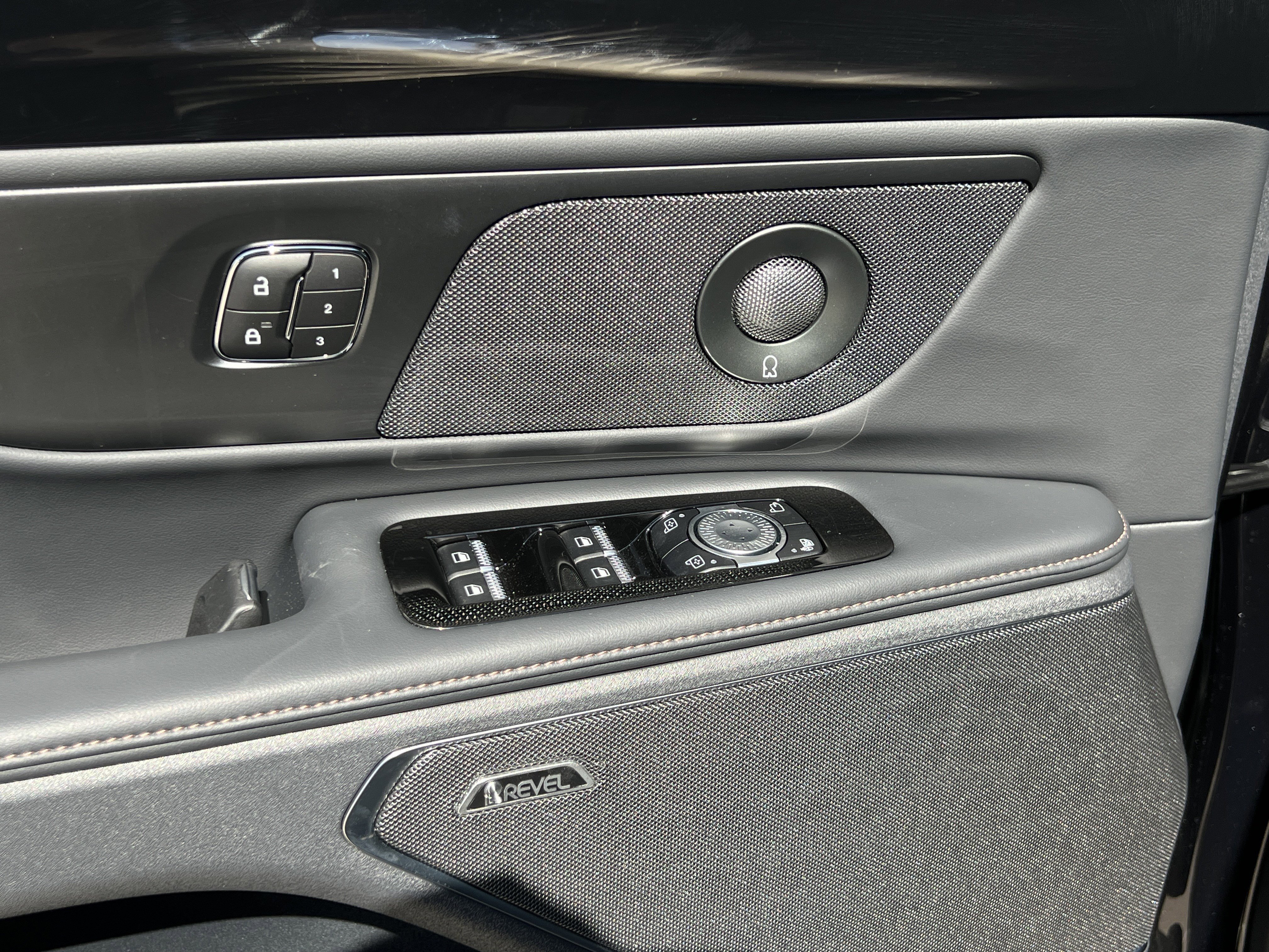 New 2025 Lincoln Nautilus Reserve w/ Jet Appearance Package image 25