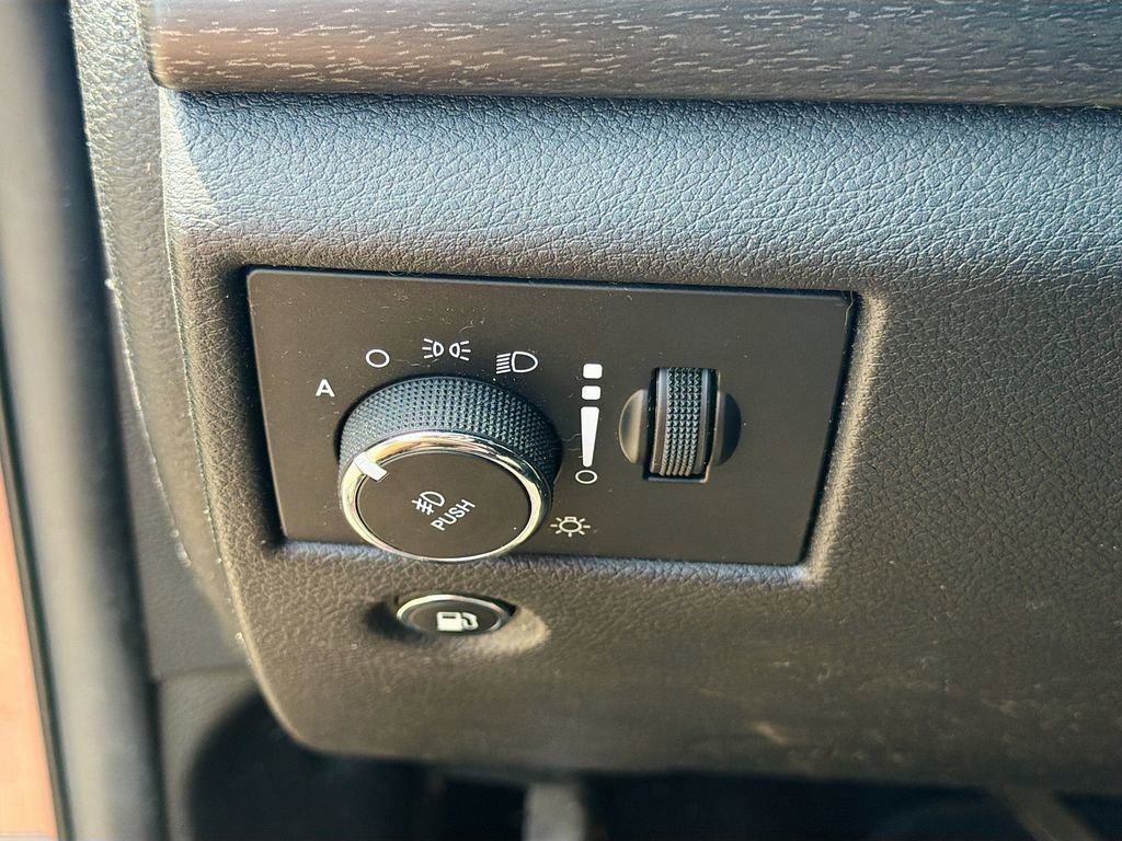 Used 2018 Jeep Grand Cherokee Laredo AWD/4WD image 31