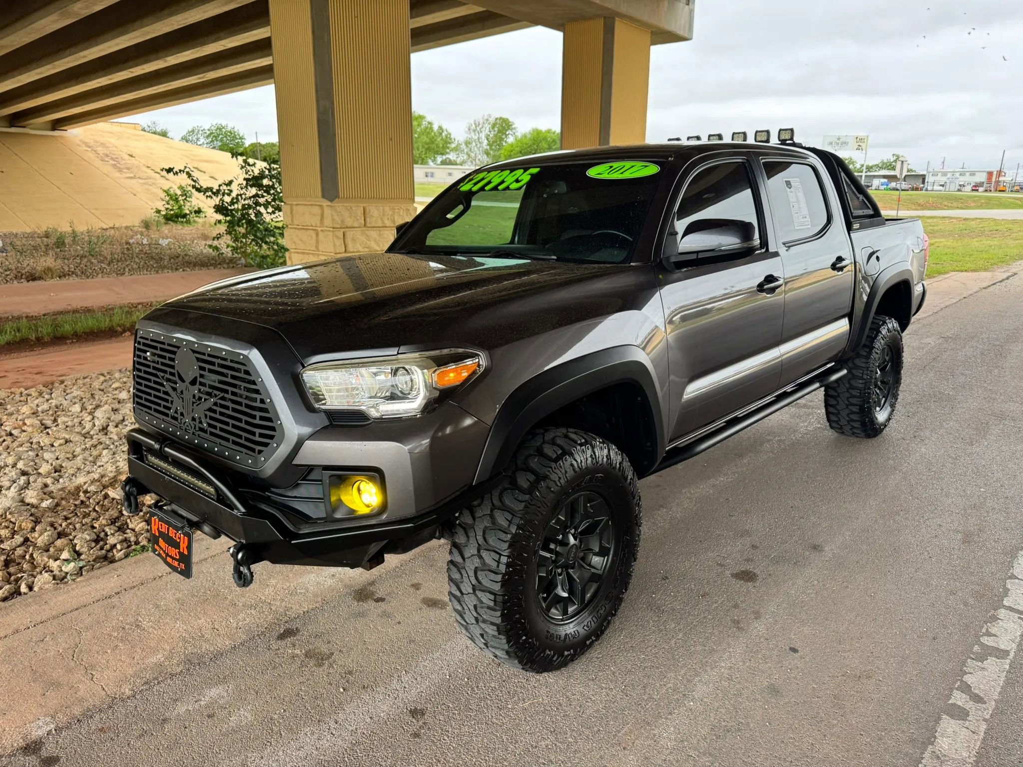 Used 2017 Toyota Tacoma TRD Off-Road w/ Tow Package (A/T) image 7