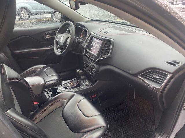 Used 2022 Jeep Cherokee Trailhawk image 12