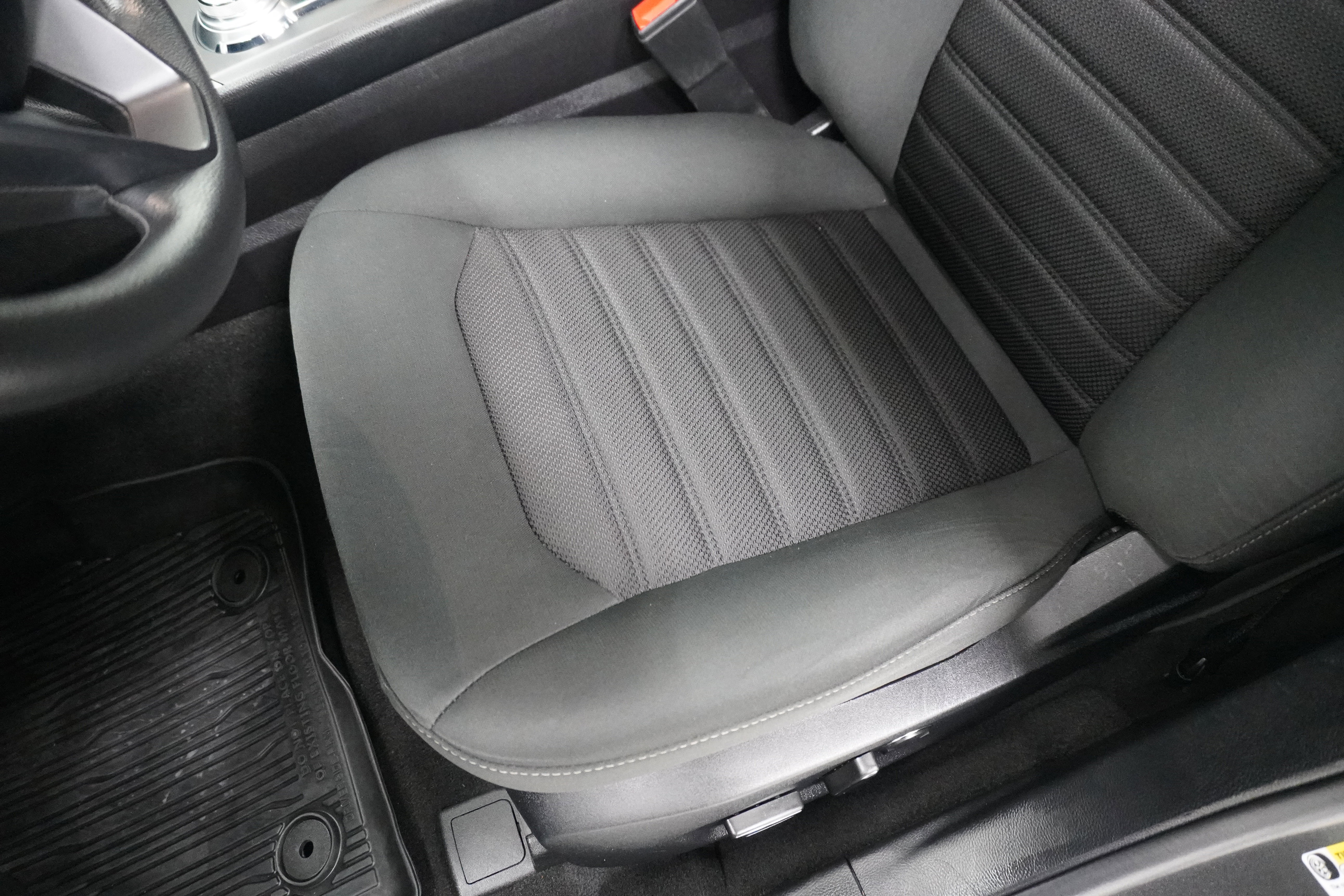 Used 2020 Ford Fusion SE image 11