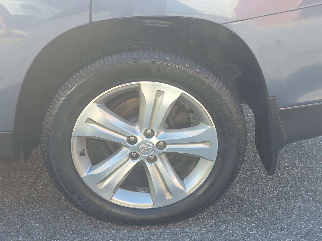 Used 2012 Toyota Highlander Limited w/ Tow Pkg AWD/4WD image 13