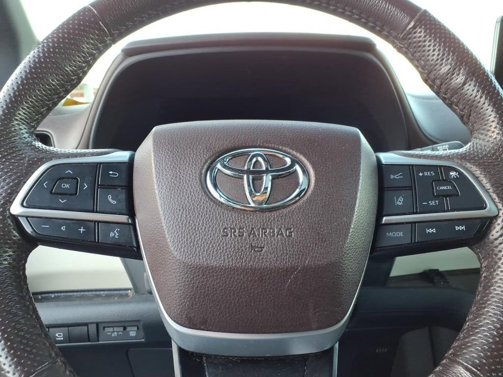 Used 2022 Toyota Sienna Platinum image 17