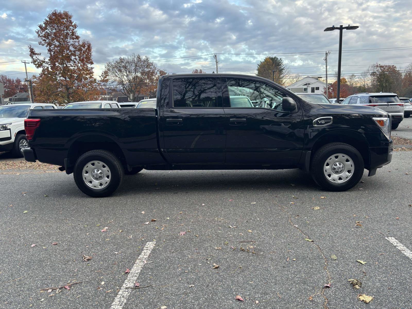 Used 2022 Nissan Titan S image 4