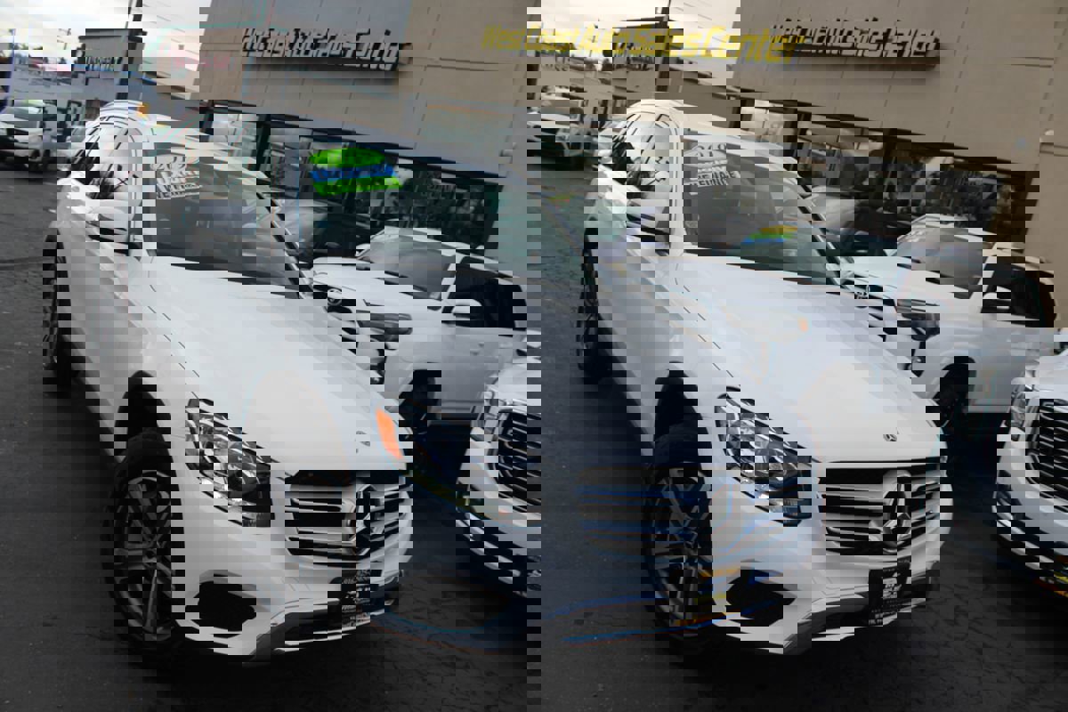 Used 2019 Mercedes-Benz GLC 300 w/ Premium Package image 34