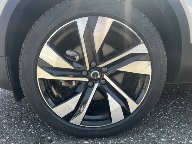 Certified 2023 Volvo XC40 B5 Plus w/ Protection Package Premier image 10
