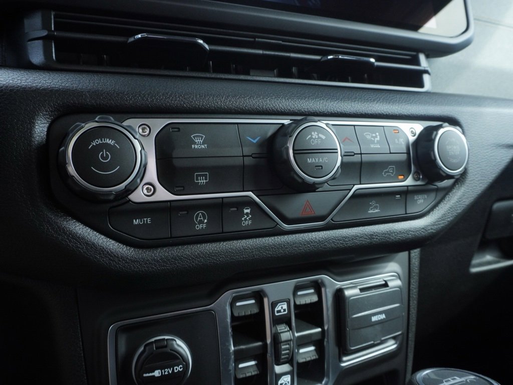 New 2025 Jeep Gladiator Sport S image 16