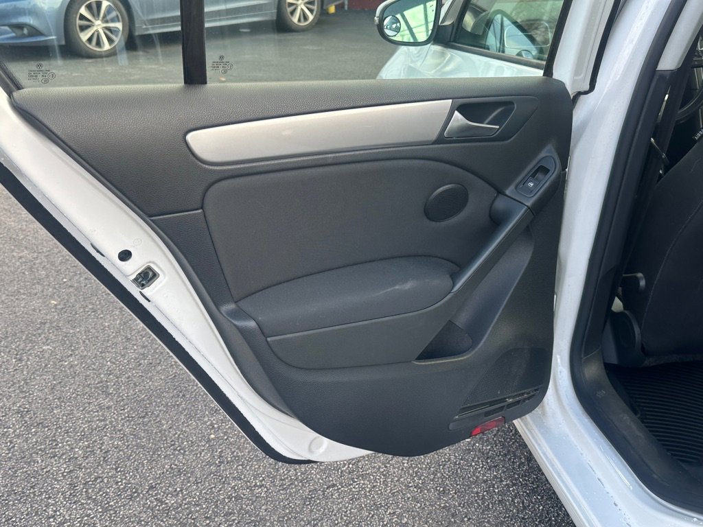 Used 2013 Volkswagen Golf TDI image 24