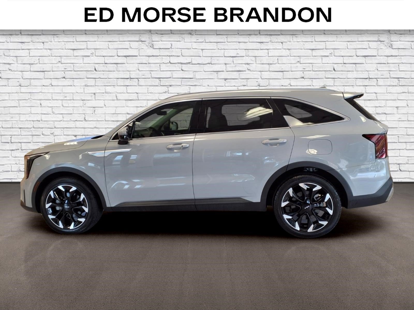 Used 2025 Kia Sorento EX FWD image 2