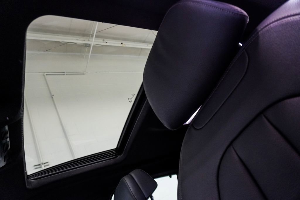 Used 2019 BMW X6 xDrive35i w/ M Sport Package AWD/4WD image 8