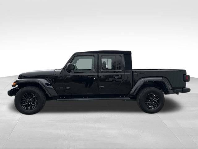 Used 2021 Jeep Gladiator Sport image 4