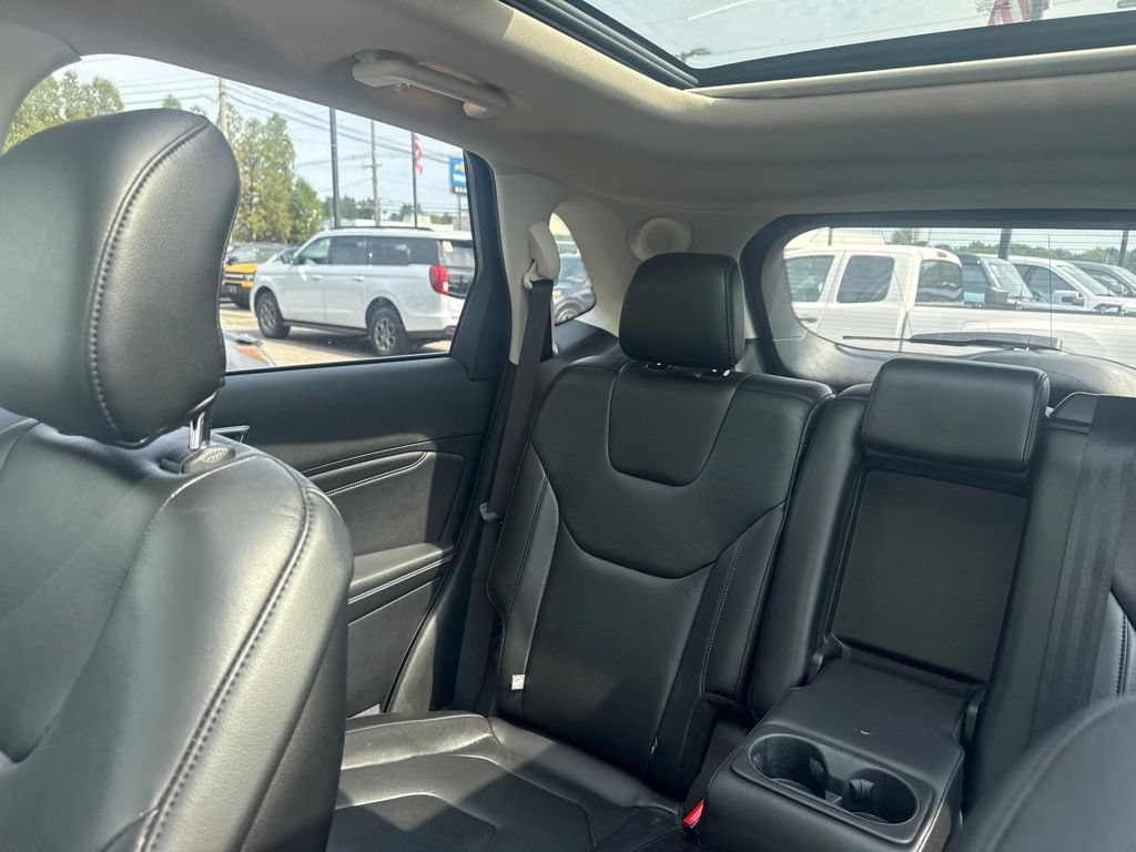 Used 2019 Ford Edge Titanium w/ Cold Weather Package AWD/4WD image 18