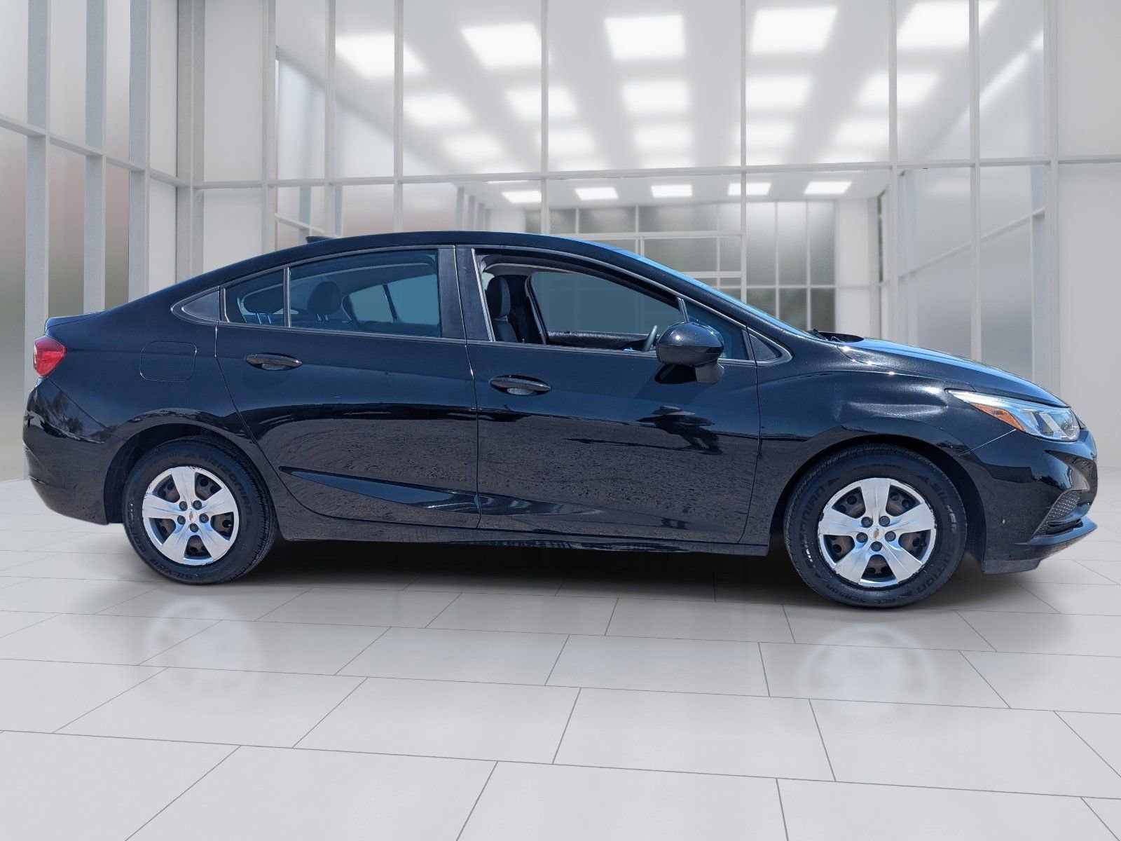 Used 2018 Chevrolet Cruze LS FWD image 4