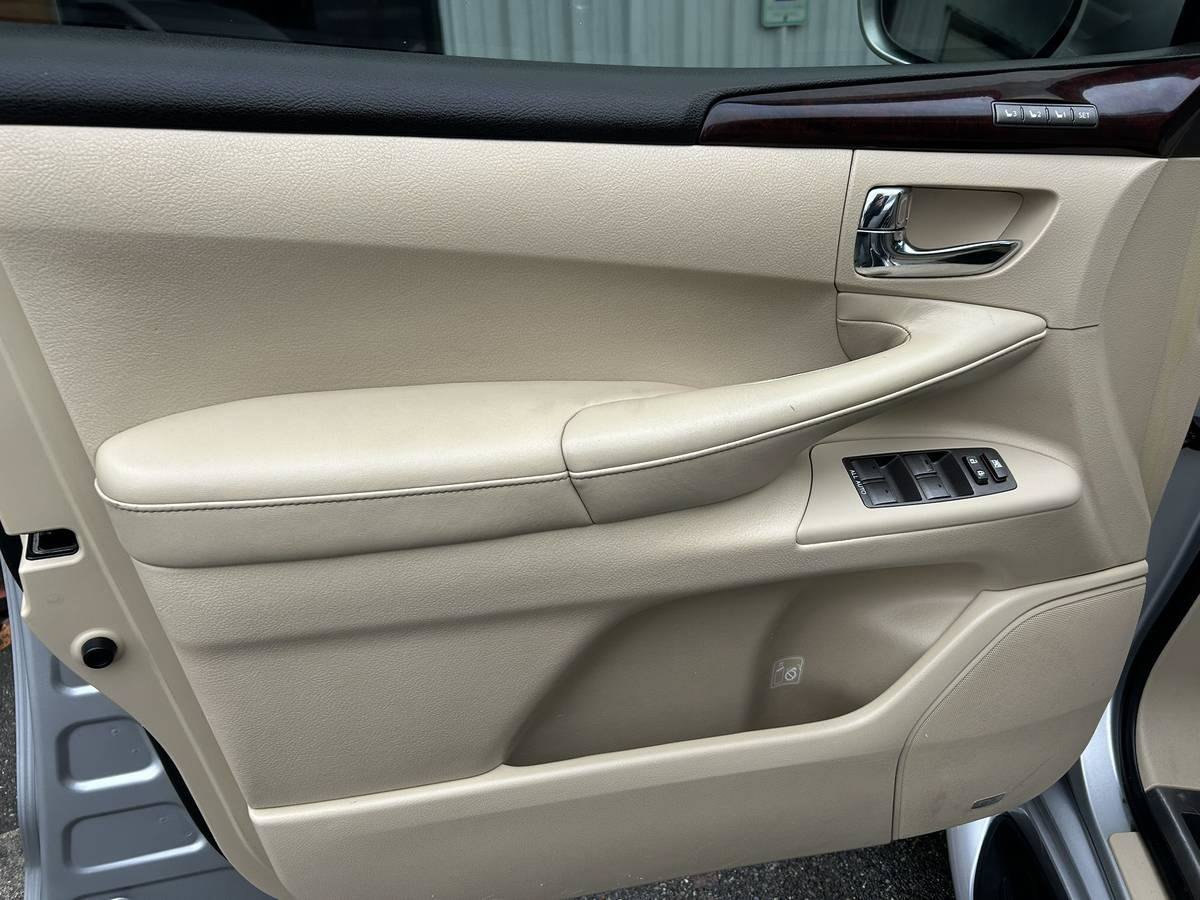 Used 2010 Lexus LX 570 4WD image 10