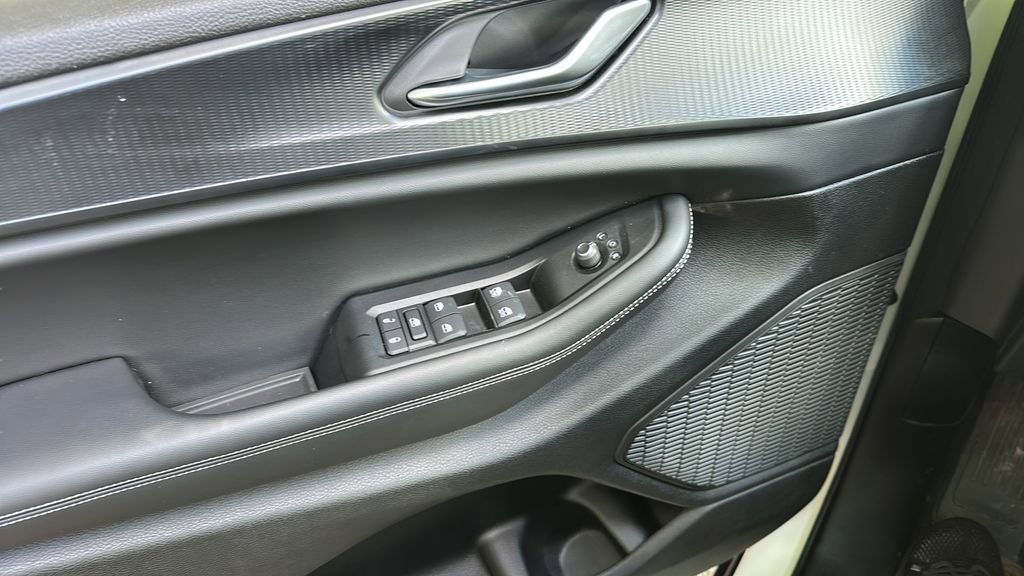 Used 2025 Jeep Grand Cherokee L Altitude image 23