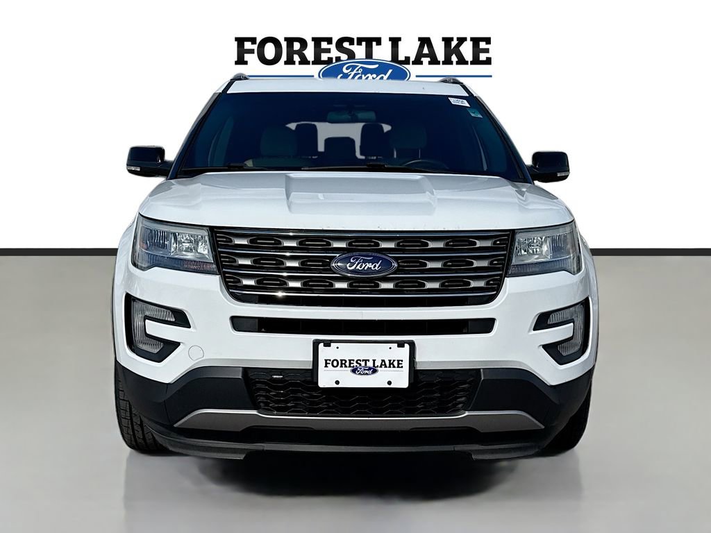 Used 2016 Ford Explorer XLT image 2