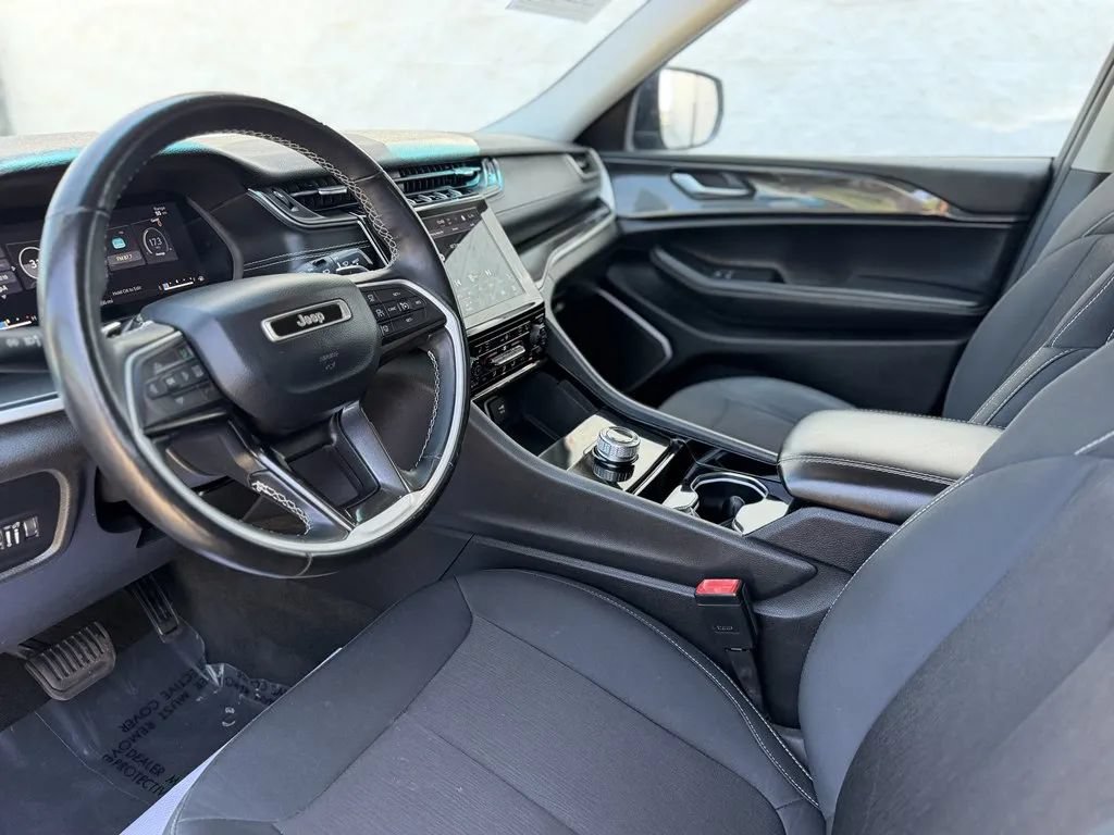 Used 2022 Jeep Grand Cherokee L Laredo w/ Luxury Tech Group I RWD image 10