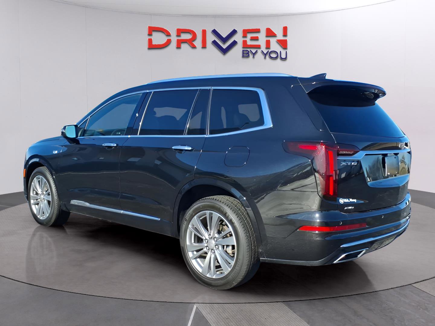 Used 2023 Cadillac XT6 Premium Luxury image 3