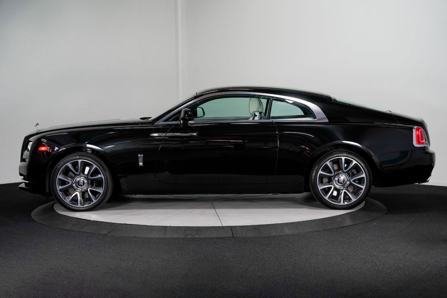 Used 2017 Rolls-Royce Wraith image 7