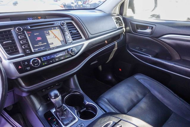 Used 2018 Toyota Highlander Limited Platinum w/ Carpet Mat Package (TMS) image 25