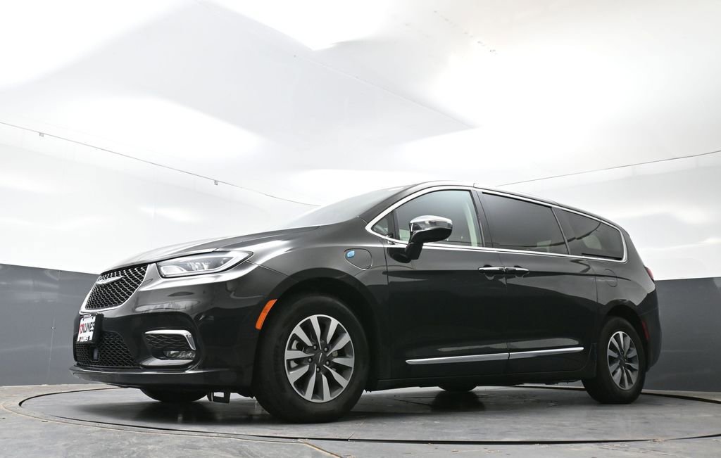 Used 2023 Chrysler Pacifica Limited FWD image 54