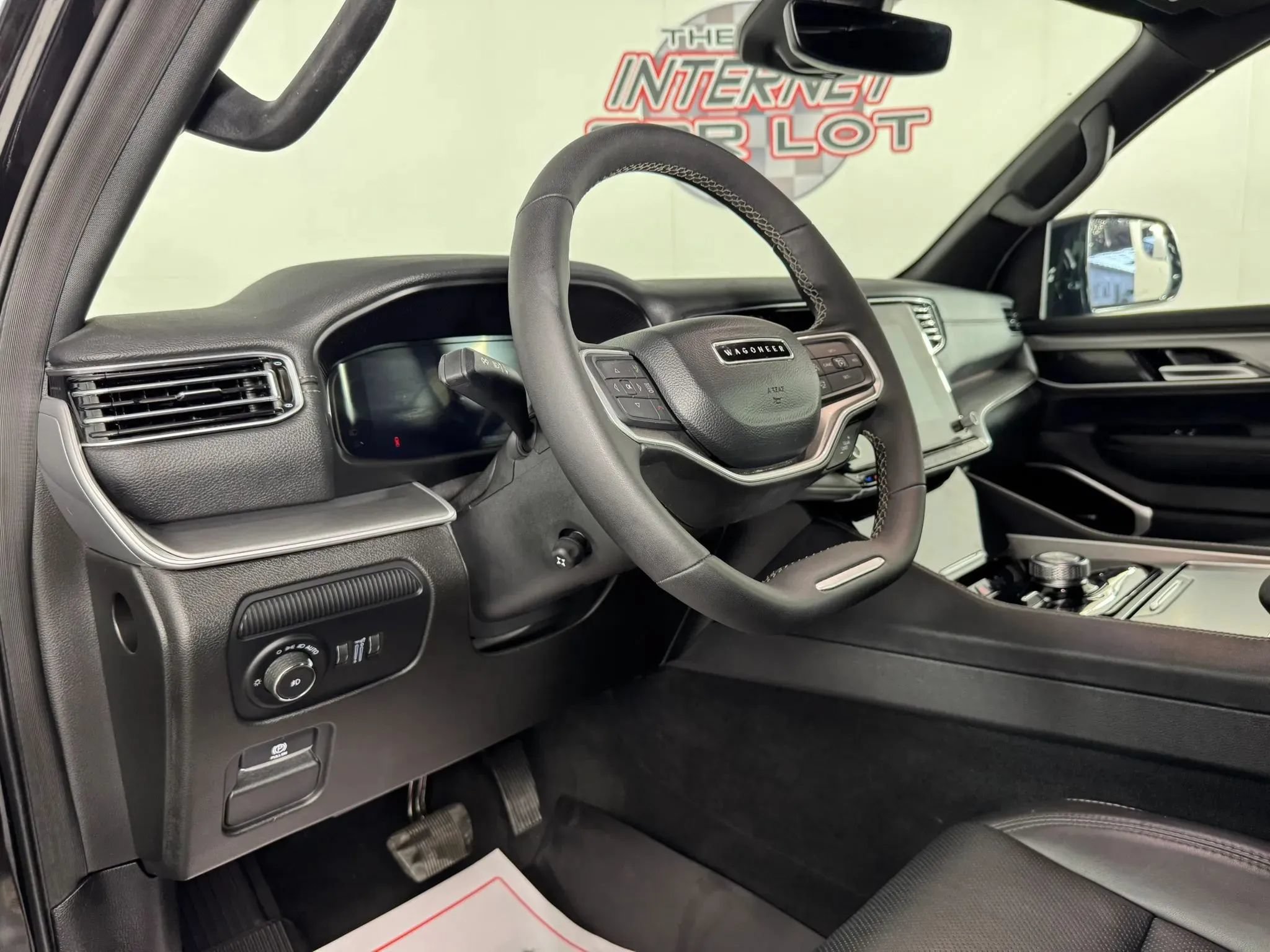 Used 2025 Jeep Wagoneer Series II AWD/4WD image 10