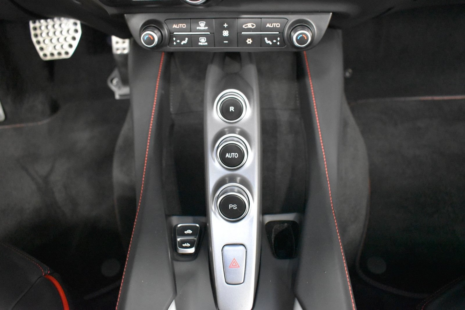 Used 2020 Ferrari Portofino RWD image 19