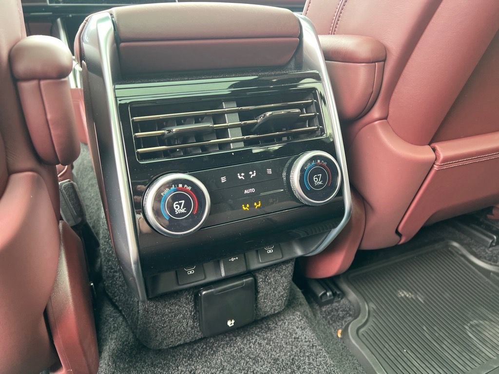 New 2025 Land Rover Range Rover SE image 24