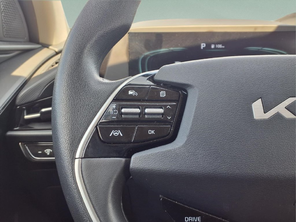 Used 2025 Kia Niro LX FWD image 16
