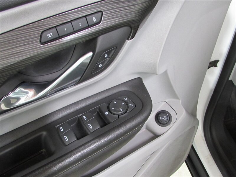 Used 2023 GMC Terrain SLT AWD/4WD image 14