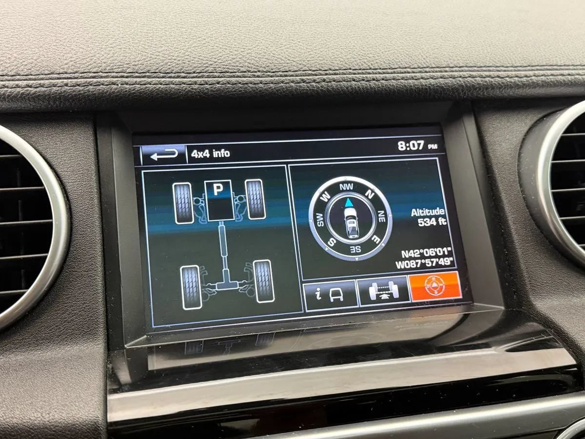 Used 2016 Land Rover LR4 HSE Silver Edition AWD/4WD image 21