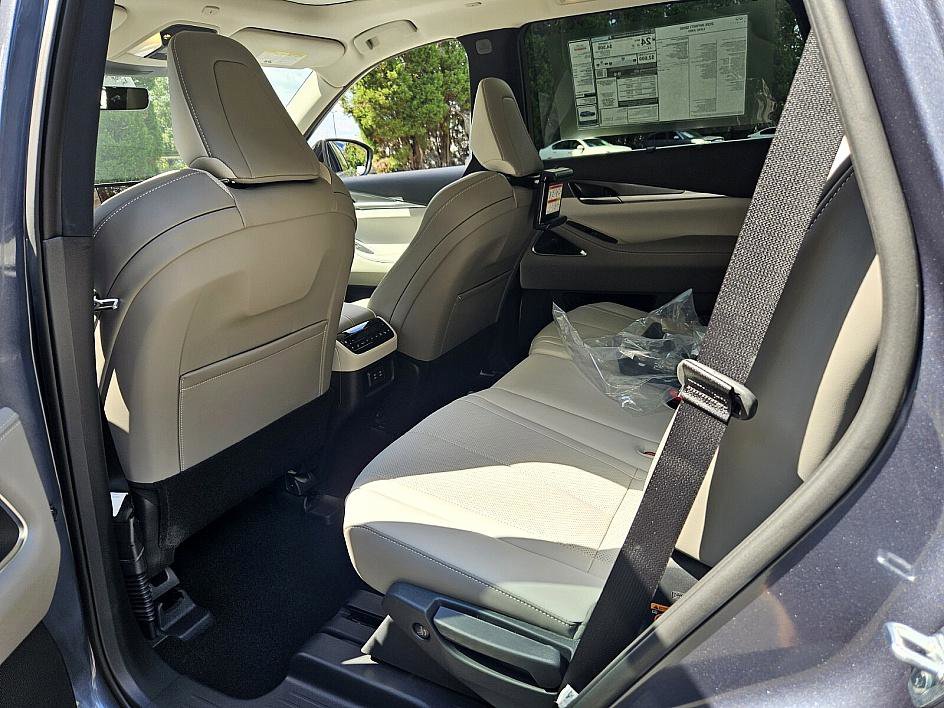 New 2026 INFINITI QX60 Luxe image 8