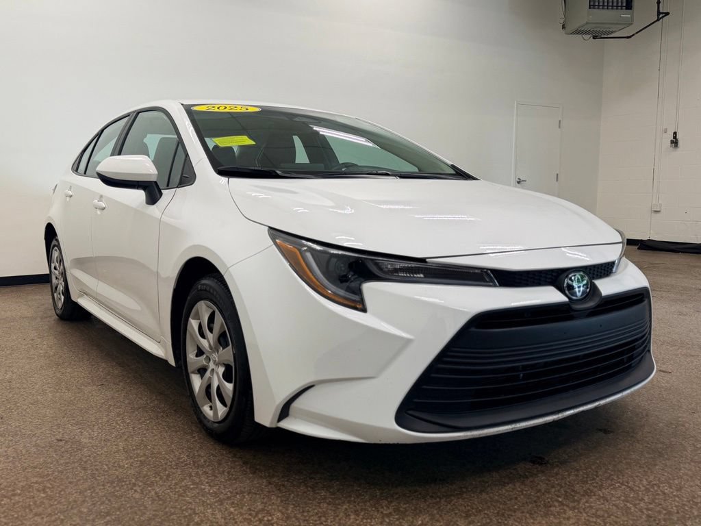 Used 2025 Toyota Corolla LE FWD image 7