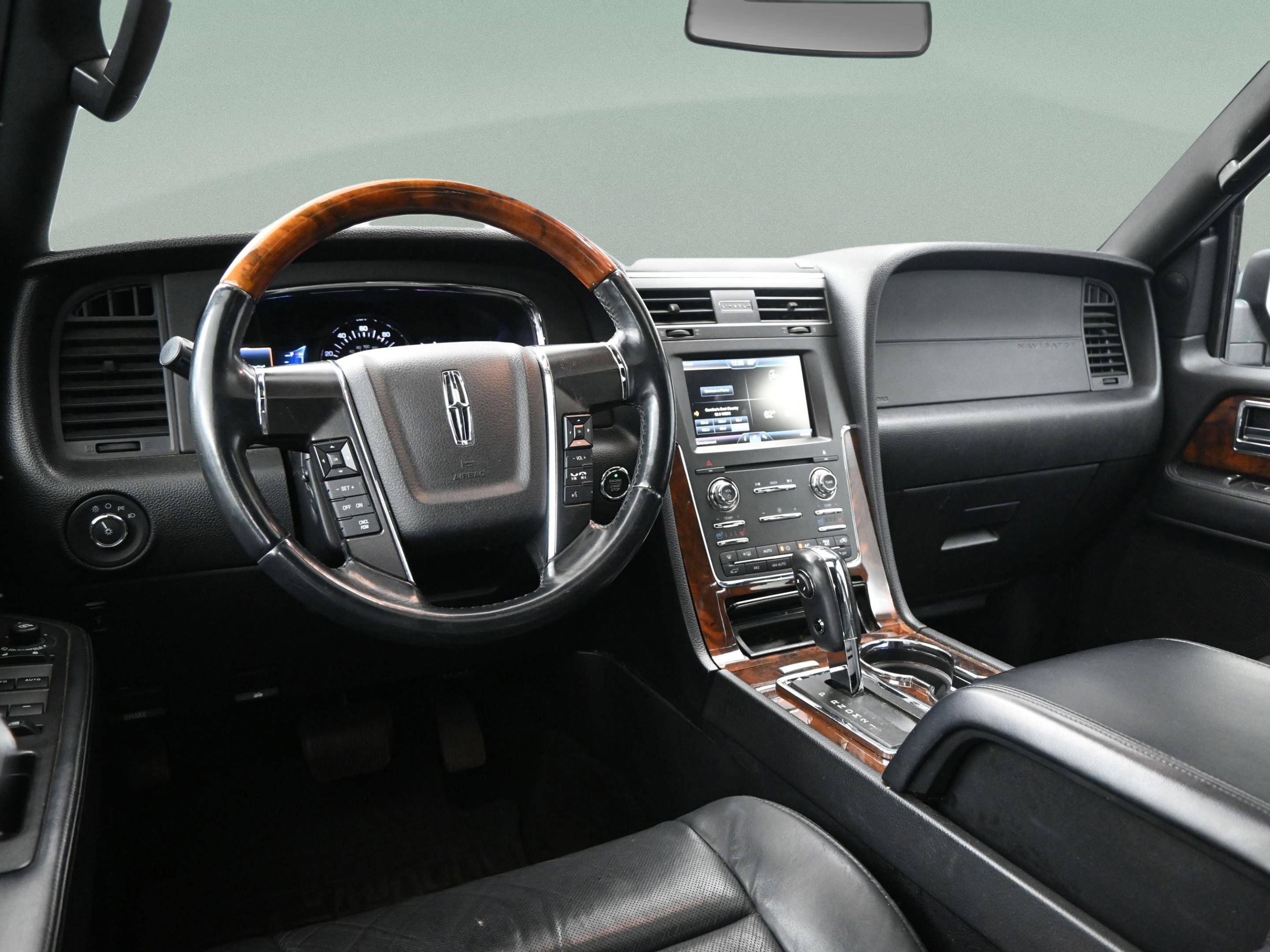 Used 2015 Lincoln Navigator 4WD image 35