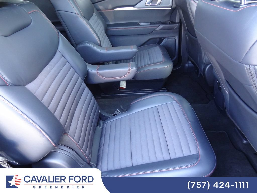 Used 2026 Ford Explorer ST-Line w/ ST-Line Street Pack AWD/4WD image 12