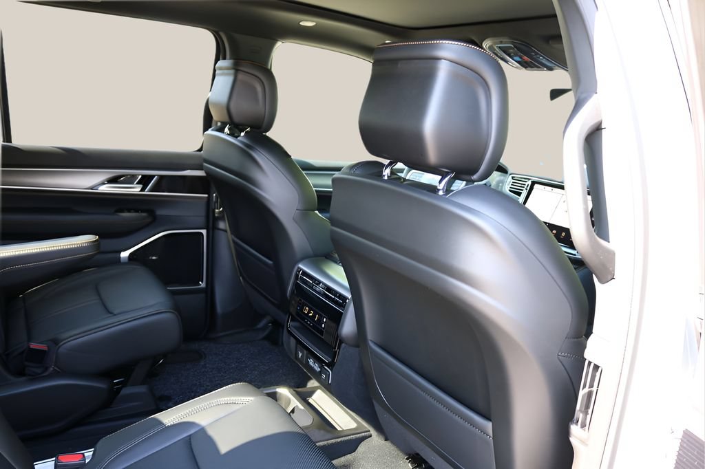 New 2026 Jeep Grand Wagoneer 4WD image 19