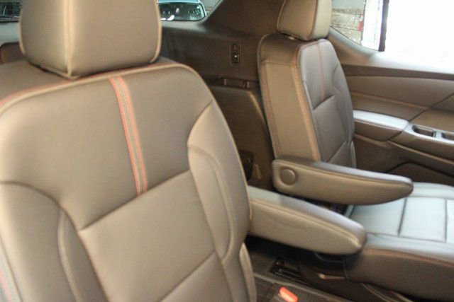 Used 2024 Chevrolet Traverse RS image 15