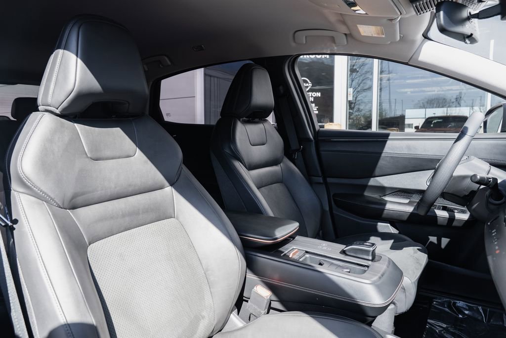 Used 2023 Nissan Ariya AWD image 26