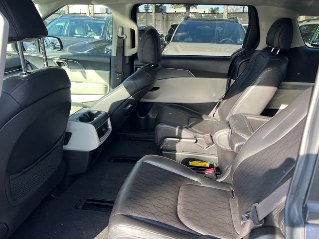 Certified 2024 Kia Carnival LX image 13