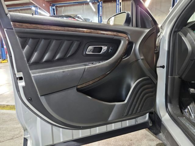 Used 2019 Ford Taurus Limited FWD image 17