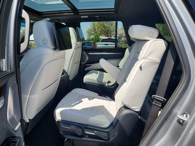 New 2026 Cadillac Escalade Platinum Sport w/ LPO, ONYX Package AWD/4WD image 6
