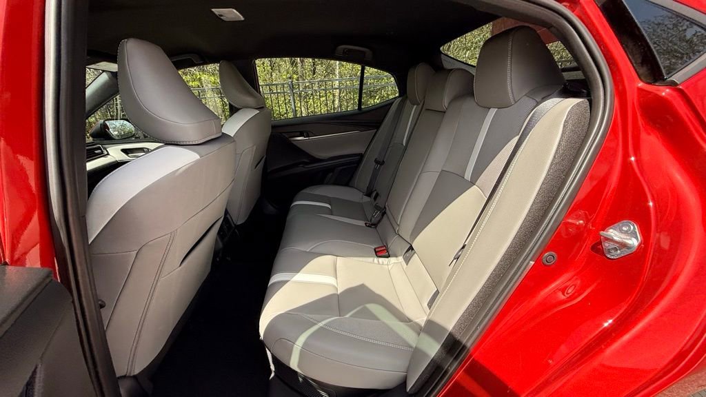 Used 2025 Toyota Camry SE image 34