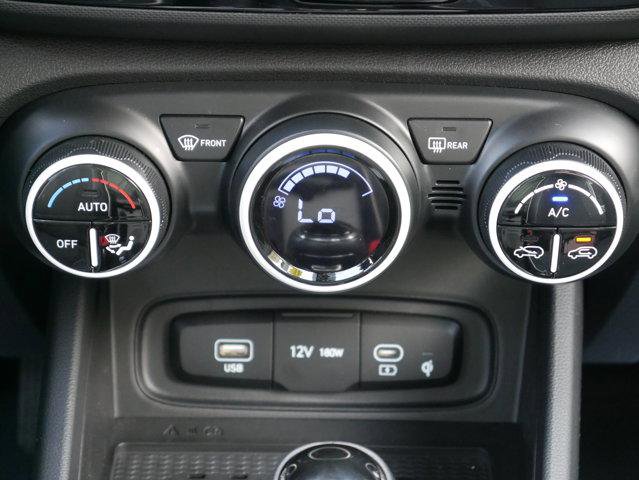 Used 2023 Hyundai Venue Limited image 18